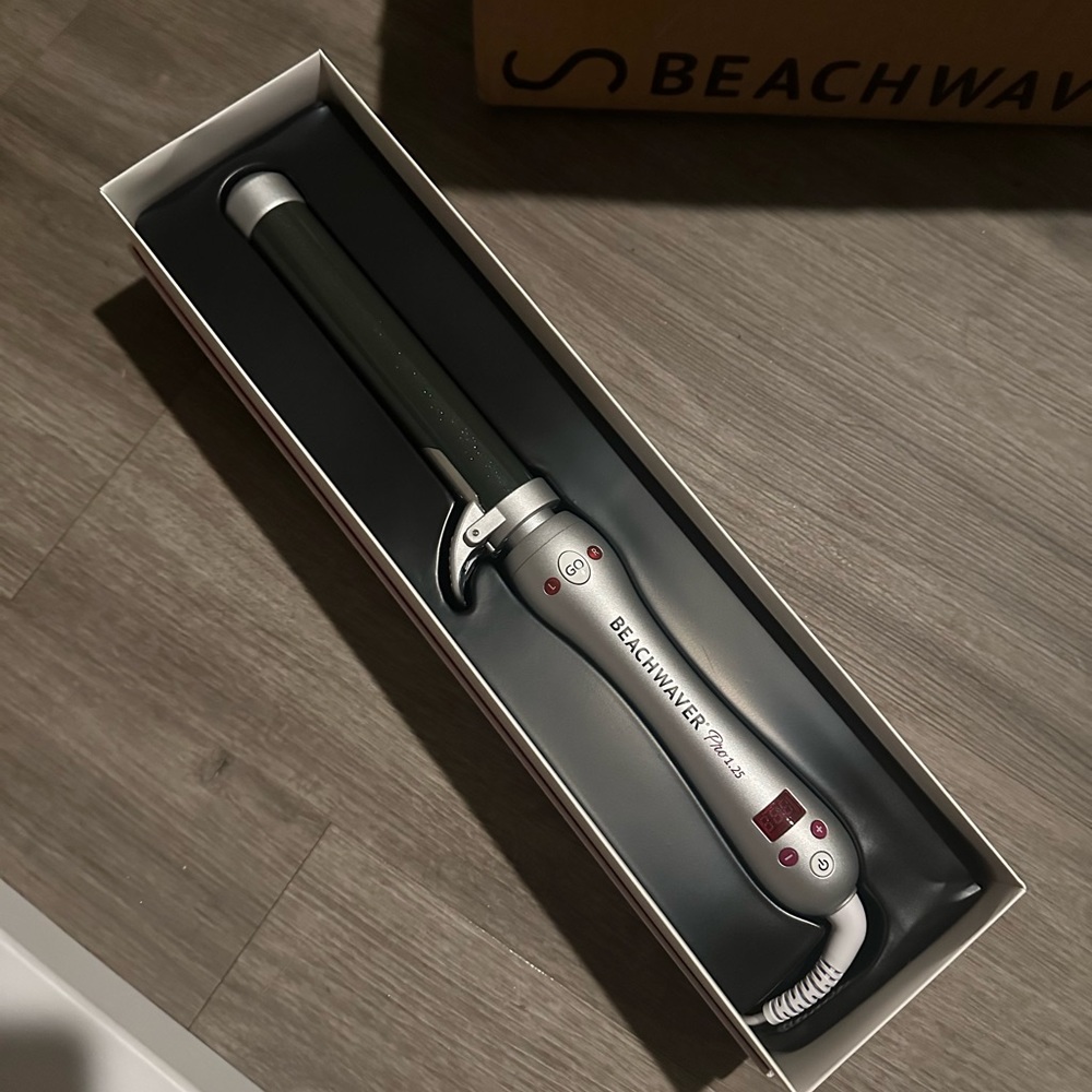 Beachwaver pro curling iron